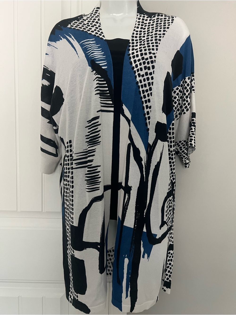 Chico’s Abstract Blue Black White Open Front Cardigan Sweater Statement Print